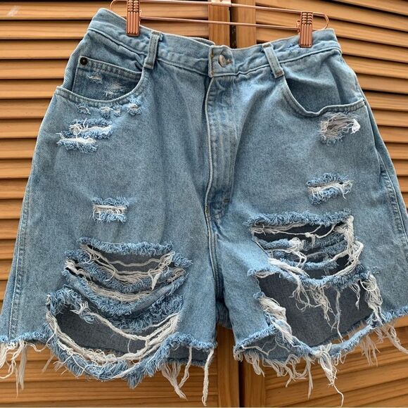 Vintage High Waisted Distressed Denim Shorts size 28 - Picture 3 of 6